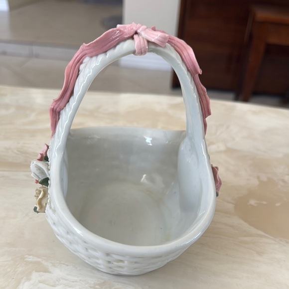 Charming Ceramic Basket with Floral Accents - Picture 2 of 3